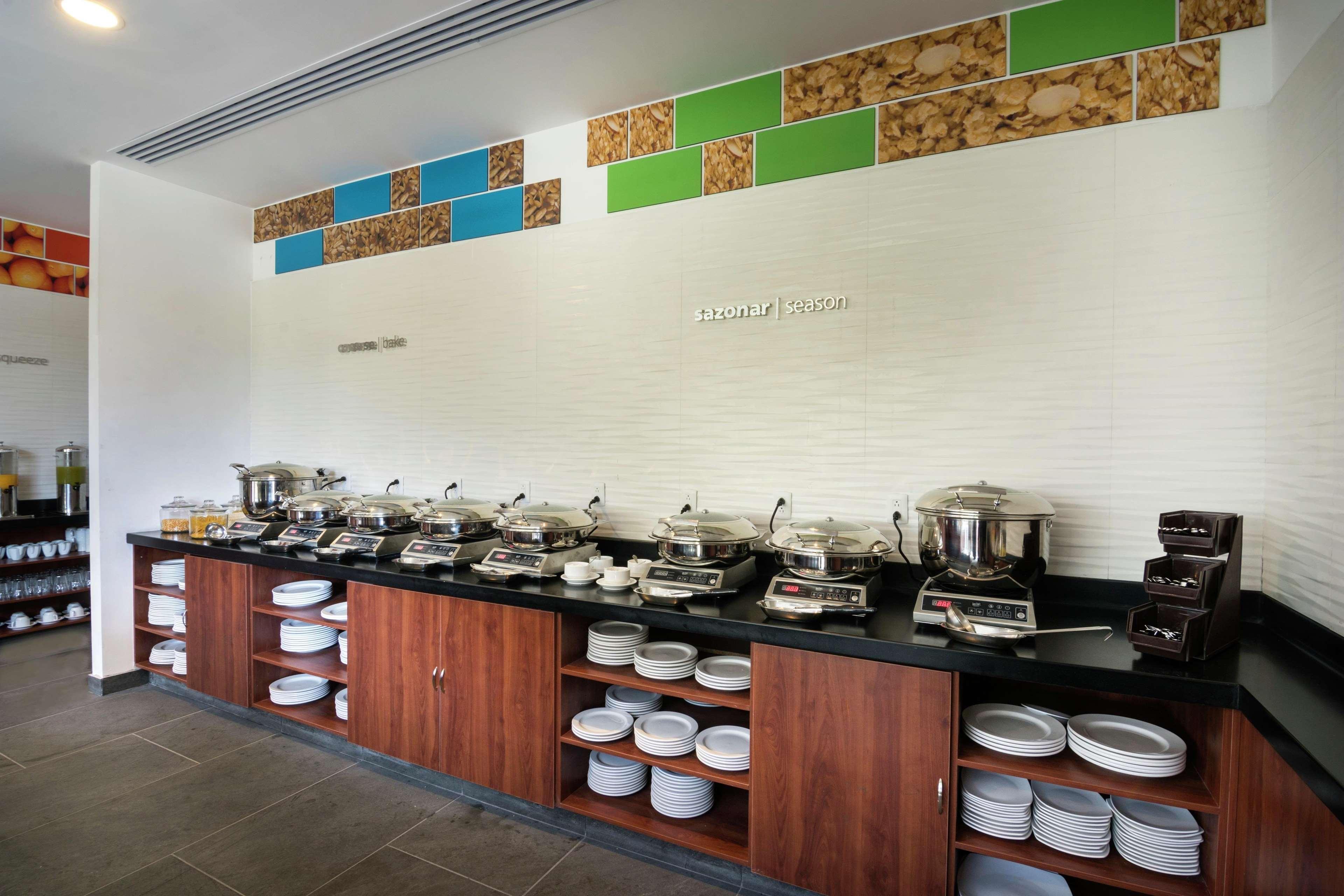 Hampton Inn And Suites San Luis Potosi Slp Kültér fotó